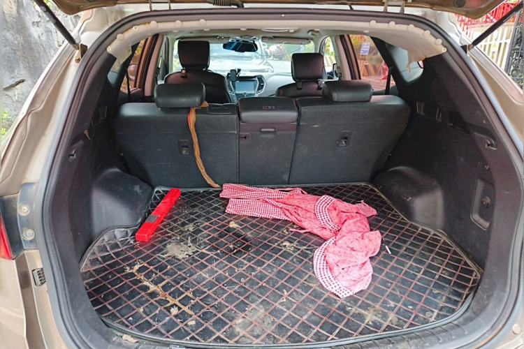 Used Hyundai Santa Fe 2013 2.4L Automatic Two-Wheel Drive Smart Version Trunk