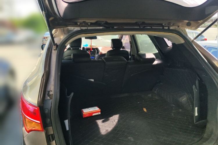 Used Hyundai Santa Fe 2013 2.4L Automatic 4x4 Smart Version Trunk