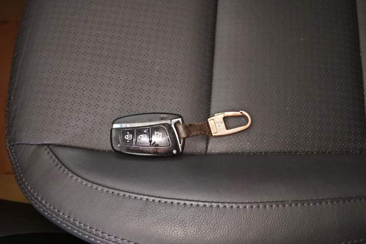 Used Hyundai Santa Fe 2013 Revised Version 2.4L Automatic All-Wheel Drive Smart Type Vehicle Key