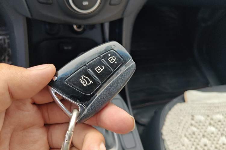 Used Hyundai Santa Fe 2013 2.4L Automatic Two-Wheel Drive Smart Version Vehicle Key