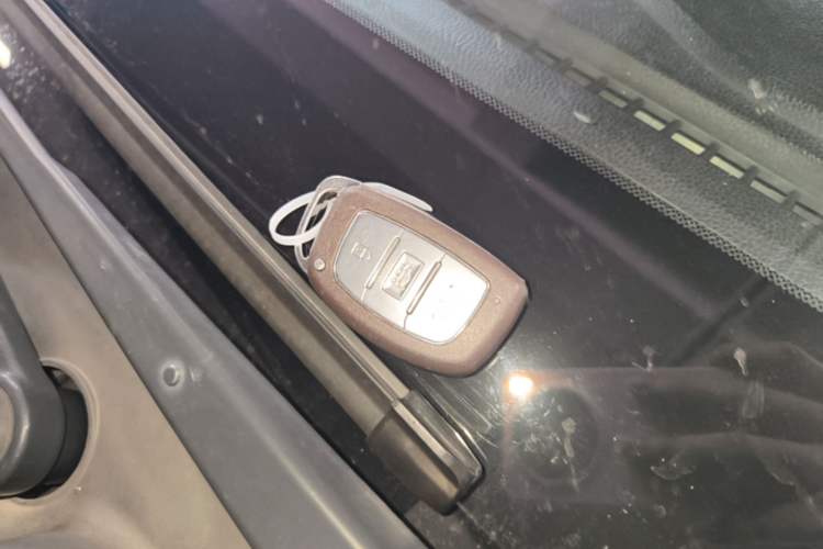 Used Hyundai Santa Fe 2013 2.4L Automatic Two-Wheel Drive Smart Version Vehicle Key