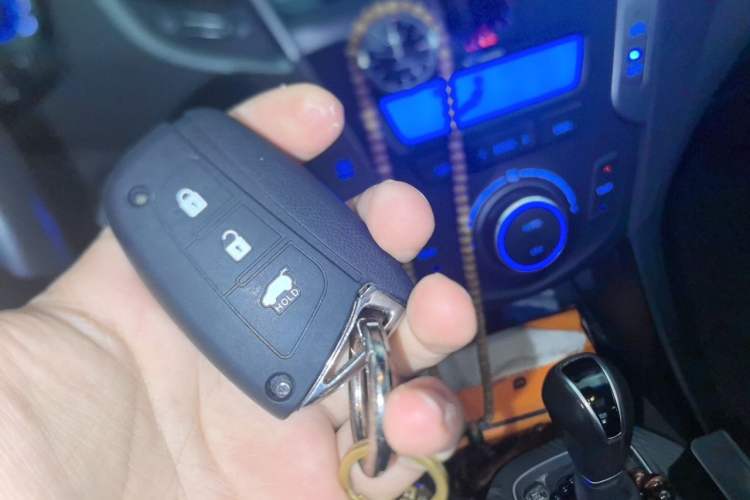 Used Hyundai Santa Fe 2013 2.4L Automatic Two-Wheel Drive Smart Version Vehicle Key