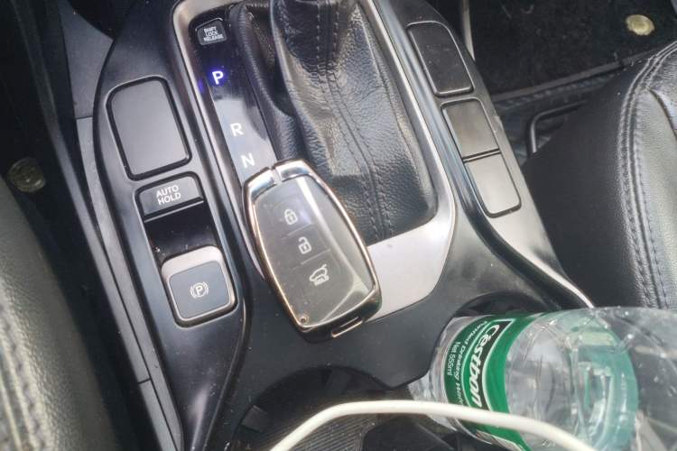 Used Hyundai Santa Fe 2013 2.4L Automatic Two-Wheel Drive Smart Version Vehicle Key