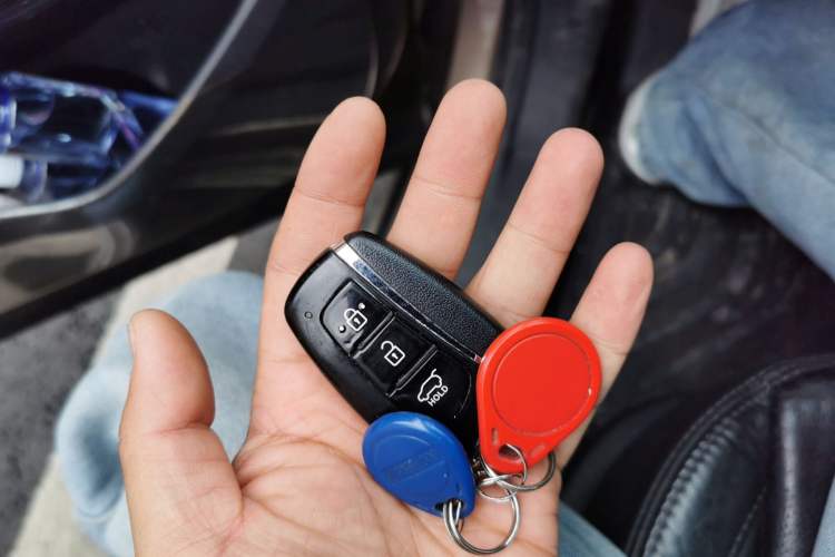 Used Hyundai Santa Fe 2013 2.4L Automatic Two-Wheel Drive Smart Version Vehicle Key