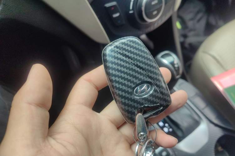 Used Hyundai Santa Fe 2013 2.4L Automatic Two-Wheel Drive Smart Version Vehicle Key