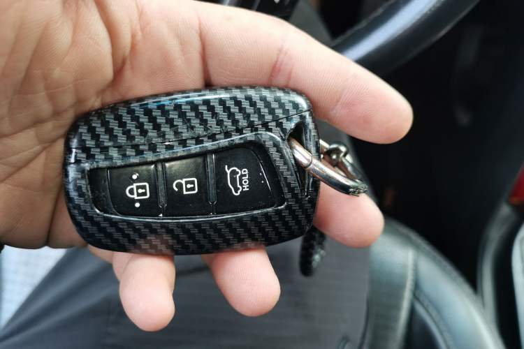 Used Hyundai Santa Fe 2013 2.4L Automatic Two-Wheel Drive Smart Version Vehicle Key