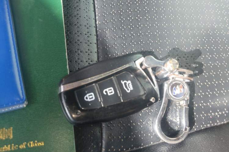 Used Hyundai Santa Fe 2013 2.4L Automatic Two-Wheel Drive Smart Version Vehicle Key