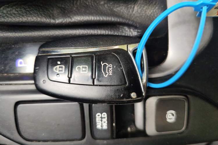 Used Hyundai Santa Fe 2013 2.4L Automatic Two-Wheel Drive Smart Version Vehicle Key