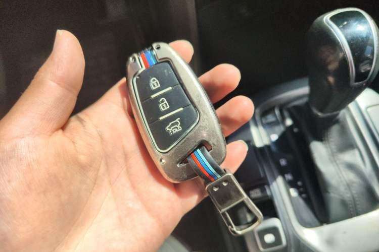 Used Hyundai Santa Fe 2013 2.4L Automatic 4x4 Smart Version Vehicle Key