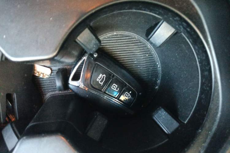 Used Hyundai Santa Fe 2013 2.0T Automatic All-Wheel Drive Top Trim Vehicle Key