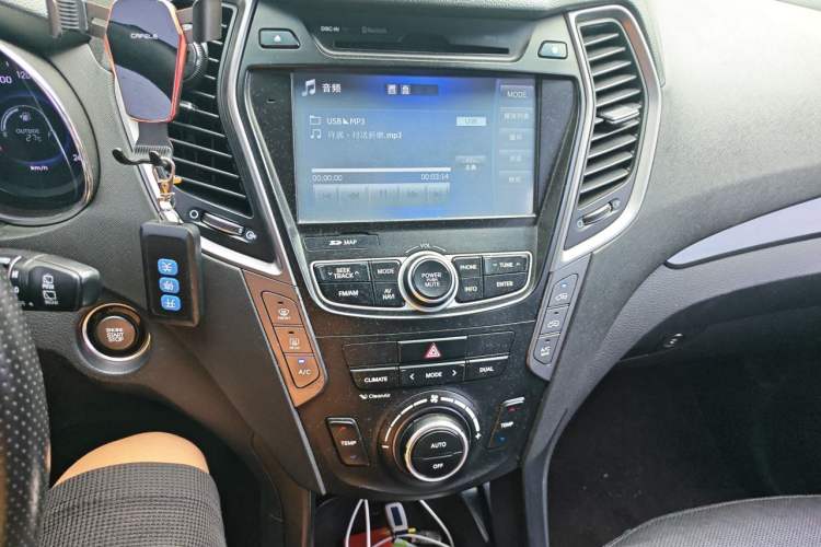 Used Hyundai Santa Fe 2015 2.0T Automatic 4x4 Top-Grade 7-Seater Audio And AC Panel