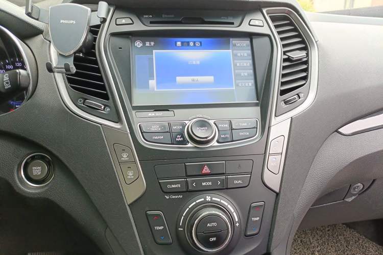 Used Hyundai Santa Fe 2015 2.4L Automatic Two-Wheel Drive Smart Version 5 Seats Audio And AC Panel