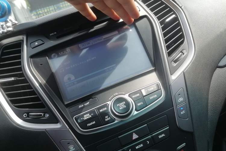 Used Hyundai Santa Fe 2015 2.0T Automatic All-Wheel Drive Smart Version 5 Seats Audio And AC Panel
