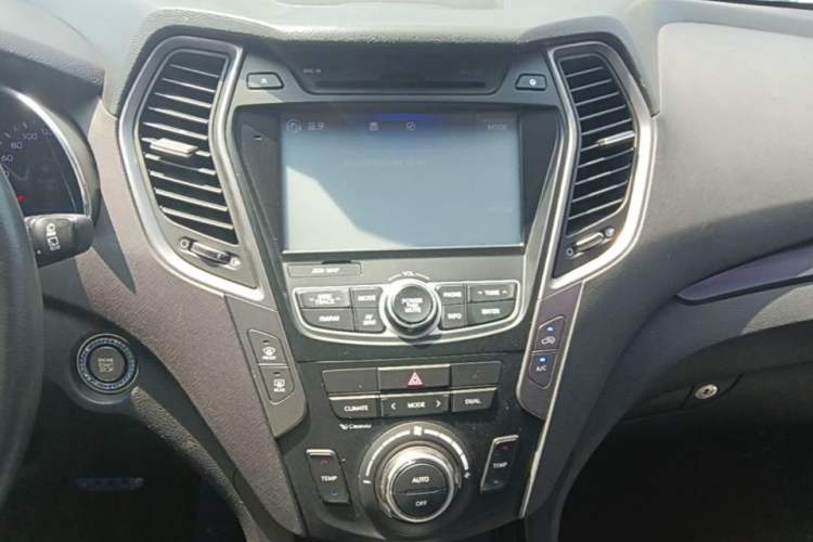 Used Hyundai Santa Fe 2015 2.0T Automatic All-Wheel Drive Smart Version 5 Seats Audio And AC Panel