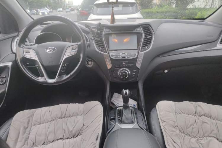 Used Hyundai Santa Fe 2015 2.0T Automatic Two-Wheel Drive Smart Version 5 Seats Center Console