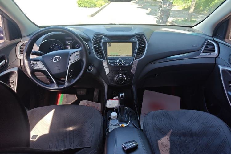Used Hyundai Santa Fe 2015 2.0T Automatic Two-Wheel Drive Smart Version 5 Seats Center Console