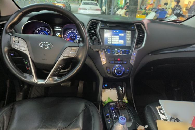 Used Hyundai Santa Fe 2015 2.0T Automatic 4x4 Smart 7-Seater Center Console