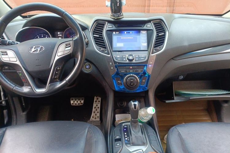 Used Hyundai Santa Fe 2015 2.0T Automatic Two-Wheel Drive Smart Version 5 Seats Center Console