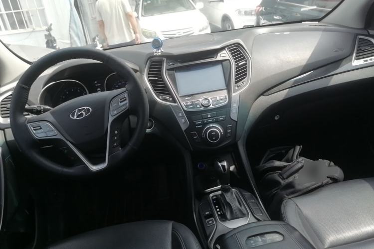 Used Hyundai Santa Fe 2015 2.0T Automatic All-Wheel Drive Smart Version 5 Seats Center Console