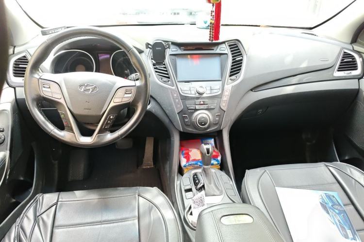 Used Hyundai Santa Fe 2015 2.0T Automatic 4x4 Smart 7-Seater Center Console