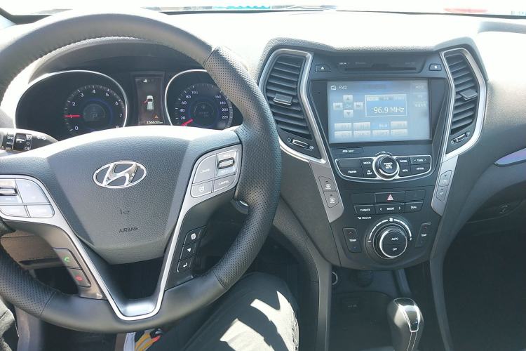 Used Hyundai Santa Fe 2015 2.0T Automatic All-Wheel Drive Smart Version 5 Seats Center Console