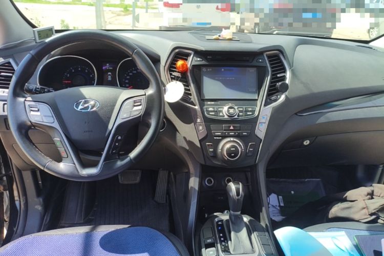 Used Hyundai Santa Fe 2015 2.0T Automatic All-Wheel Drive Smart Version 5 Seats Center Console