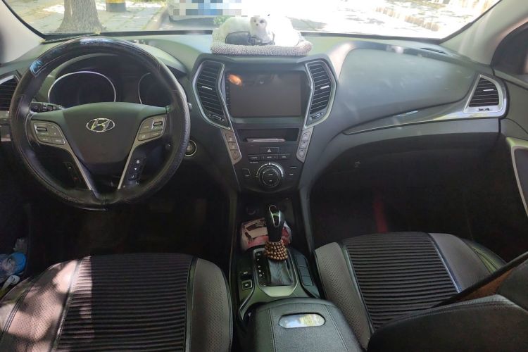 Used Hyundai Santa Fe 2015 2.0T Automatic 4x4 Smart 7-Seater Center Console