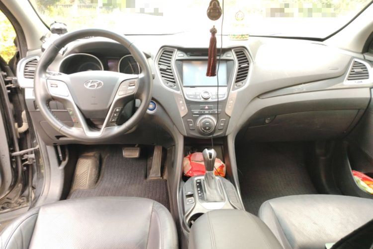 Used Hyundai Santa Fe 2015 2.0T Automatic Two-Wheel Drive Smart Version 5 Seats Center Console