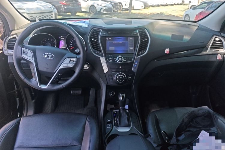 Used Hyundai Santa Fe 2015 2.0T Automatic Two-Wheel Drive Smart Version 5 Seats Center Console