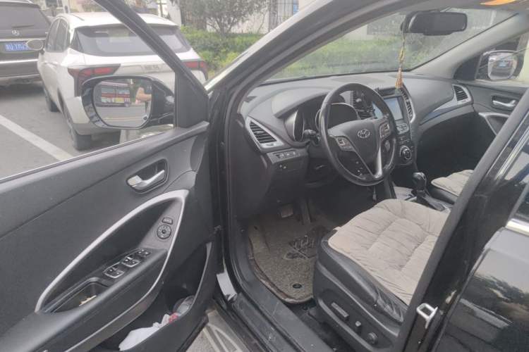 Used Hyundai Santa Fe 2015 2.0T Automatic Two-Wheel Drive Smart Version 5 Seats Driver Seat