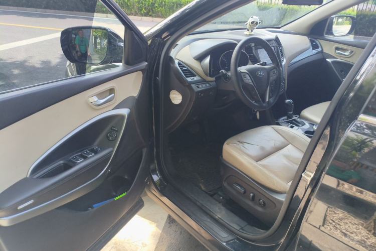 Used Hyundai Santa Fe 2015 2.0T Automatic 4x4 Smart 7-Seater Driver Seat