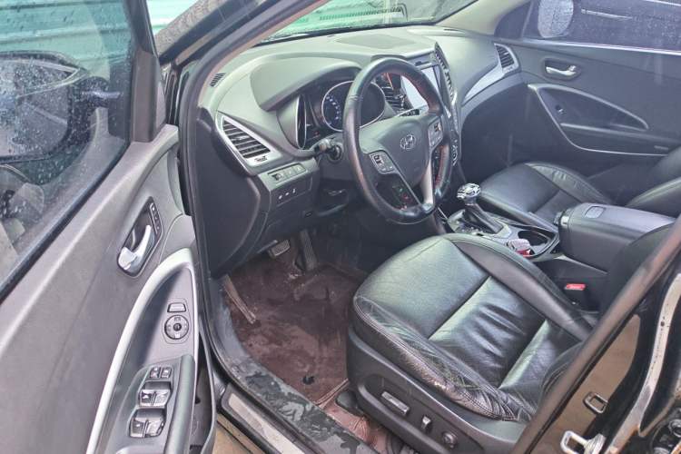 Used Hyundai Santa Fe 2015 2.0T Automatic 4x4 Top-Grade 7-Seater Driver Seat