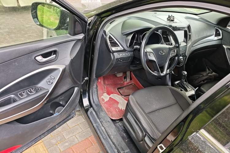 Used Hyundai Santa Fe 2015 2.4L Automatic Two-Wheel Drive Comfort Edition 5 Seats Driver Seat