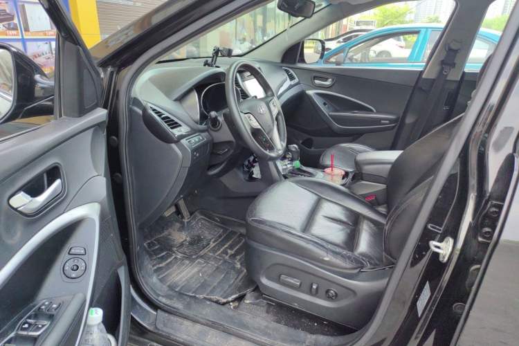 Used Hyundai Santa Fe 2015 2.4L Automatic Two-Wheel Drive Smart Version 5 Seats Driver Seat
