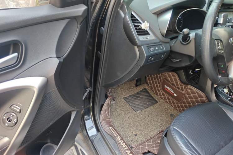 Used Hyundai Santa Fe 2015 2.0T Automatic 4x4 Smart 7-Seater Driver Seat