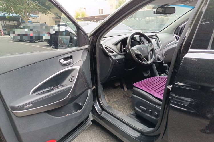 Used Hyundai Santa Fe 2015 2.4L Automatic Two-Wheel Drive Smart Version 5 Seats Driver Seat