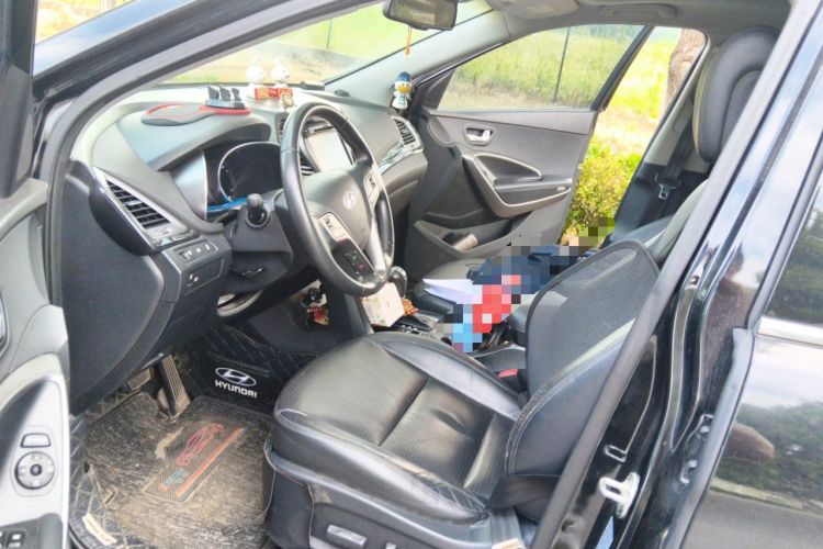 Used Hyundai Santa Fe 2015 2.4L Automatic Two-Wheel Drive Smart Version 5 Seats Driver Seat