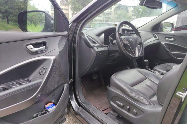 Used Hyundai Santa Fe 2015 2.0T Automatic 4x4 Smart 7-Seater Driver Seat