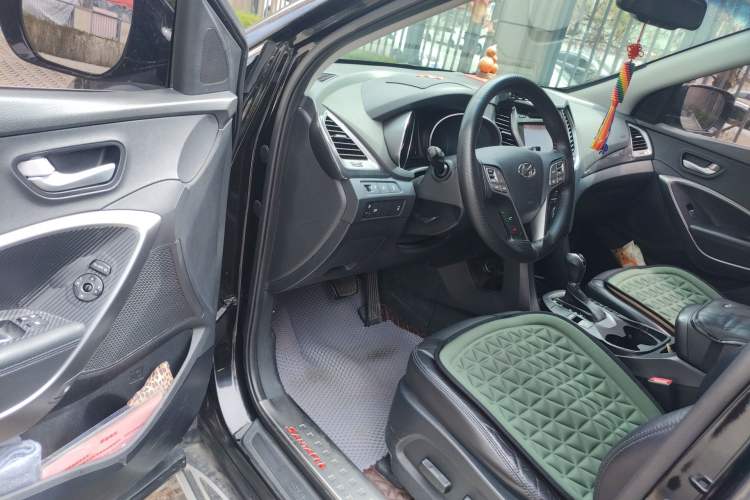 Used Hyundai Santa Fe 2015 2.0T Automatic 4x4 Smart 7-Seater Driver Seat
