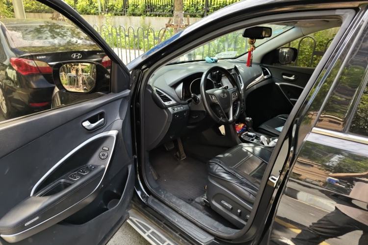 Used Hyundai Santa Fe 2015 2.0T Automatic 4x4 Smart 7-Seater Driver Seat