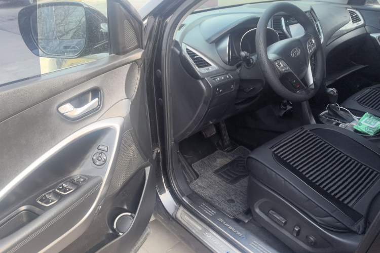 Used Hyundai Santa Fe 2015 2.0T Automatic All-Wheel Drive Smart Version 5 Seats Driver Seat