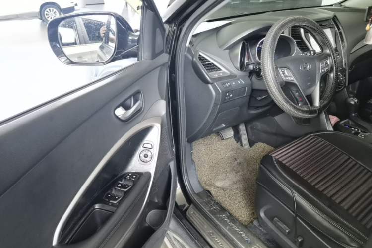 Used Hyundai Santa Fe 2015 2.0T Automatic Two-Wheel Drive Smart Version 5 Seats Driver Seat