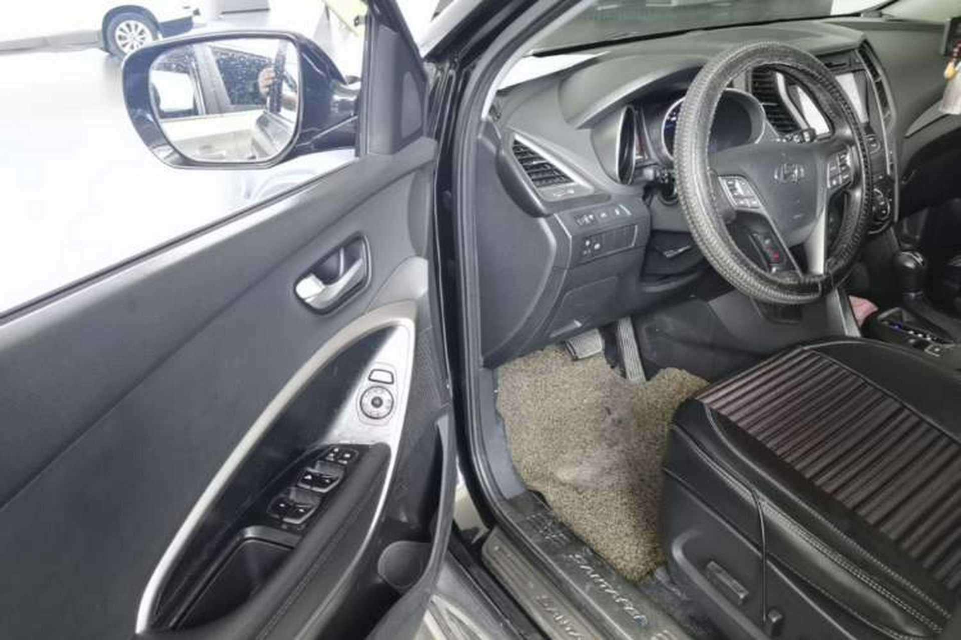 Used Hyundai Santa Fe 2015 2.0T Automatic Two-Wheel Drive Smart Version 5 Seats Driver Seat