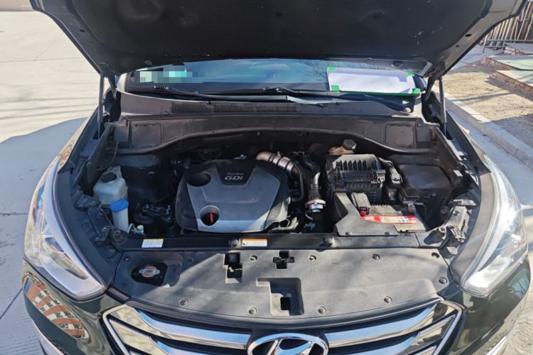 Used Hyundai Santa Fe 2015 2.0T Automatic Two-Wheel Drive Smart Version 5 Seats Engine Bay