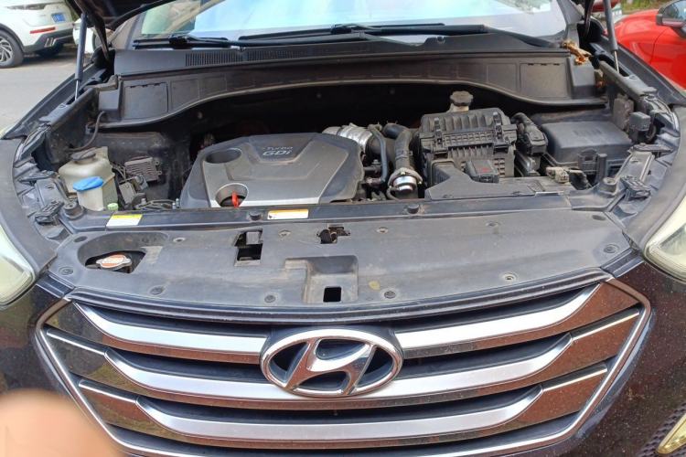 Used Hyundai Santa Fe 2015 2.0T Automatic Two-Wheel Drive Smart Version 5 Seats Engine Bay