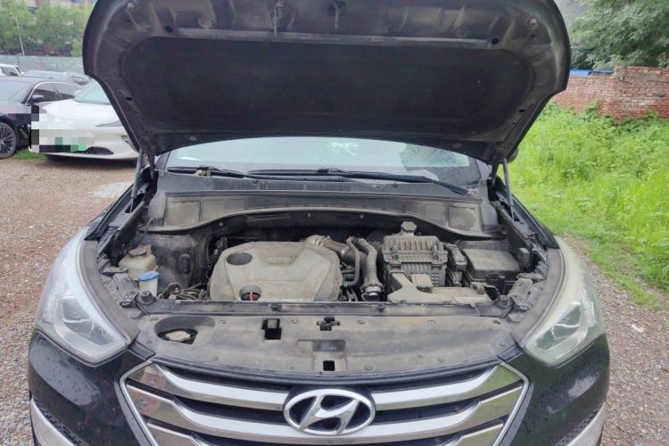 Used Hyundai Santa Fe 2015 2.0T Automatic 4x4 Smart 7-Seater Engine Bay