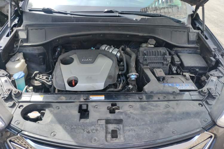 Used Hyundai Santa Fe 2015 2.0T Automatic 4x4 Smart 7-Seater Engine Bay