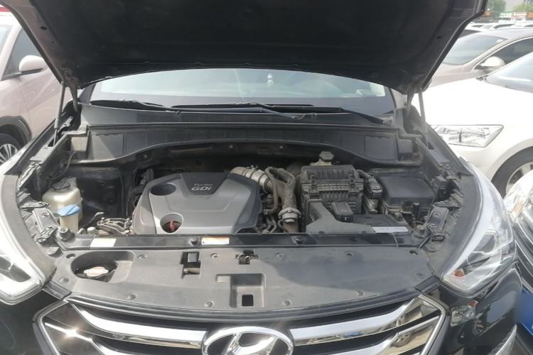 Used Hyundai Santa Fe 2015 2.0T Automatic All-Wheel Drive Smart Version 5 Seats Engine Bay