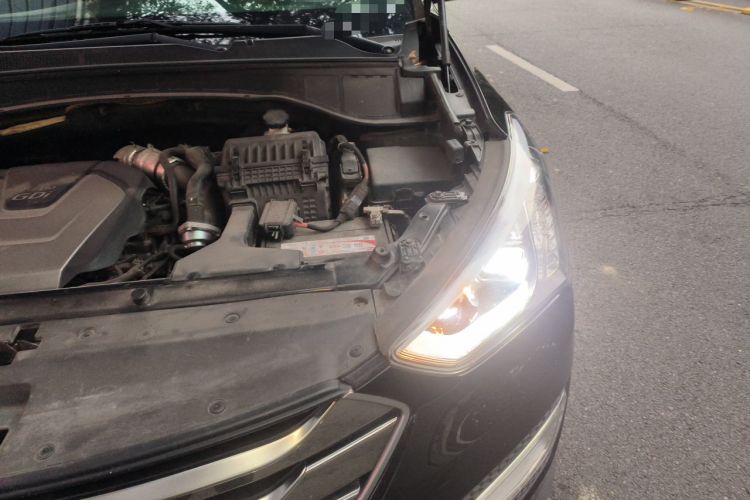 Used Hyundai Santa Fe 2015 2.0T Automatic 4x4 Smart 7-Seater Engine Bay Left