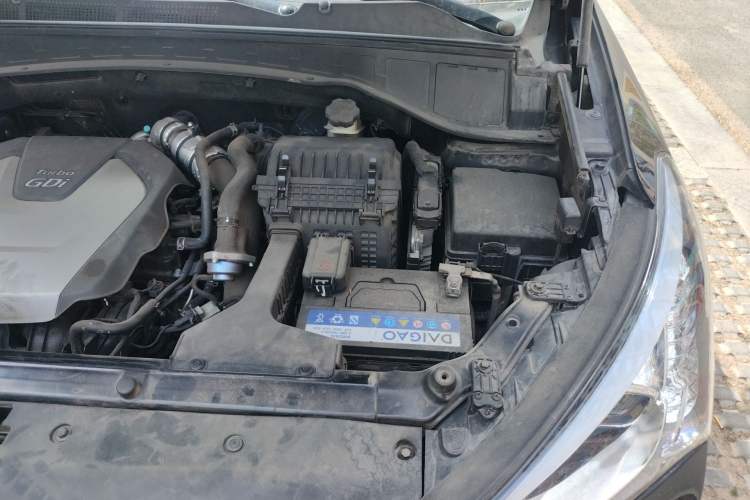 Used Hyundai Santa Fe 2015 2.0T Automatic 4x4 Smart 7-Seater Engine Bay Left